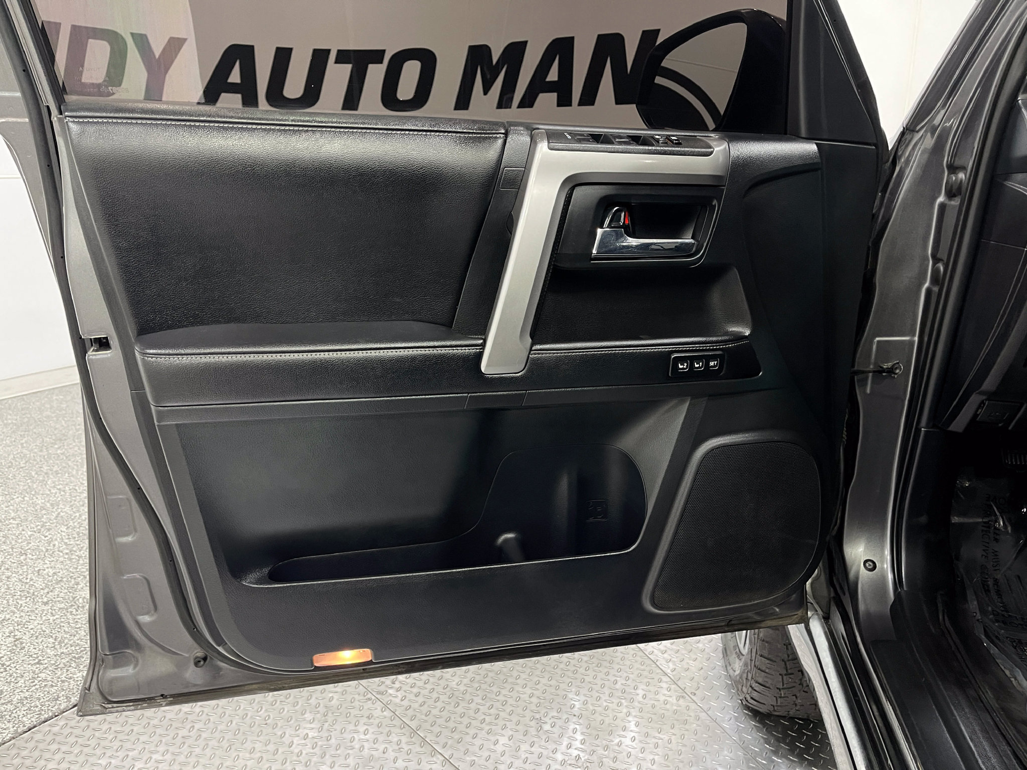 Used 2015 Toyota 4Runner Limited AWD/4WD image 14