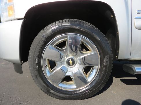 Used 2011 Chevrolet Silverado 1500 LT w/ Regional Value Package image 34