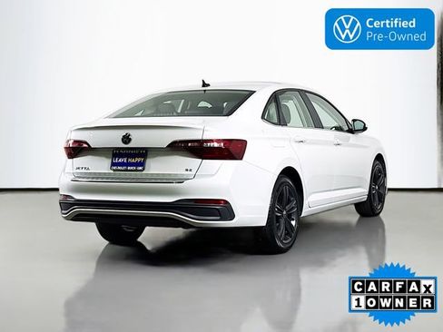 Certified 2024 Volkswagen Jetta SE w/ Panoramic Sunroof Package image 7