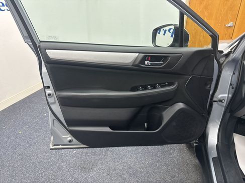 Used 2018 Subaru Outback 2.5i Premium AWD/4WD image 5