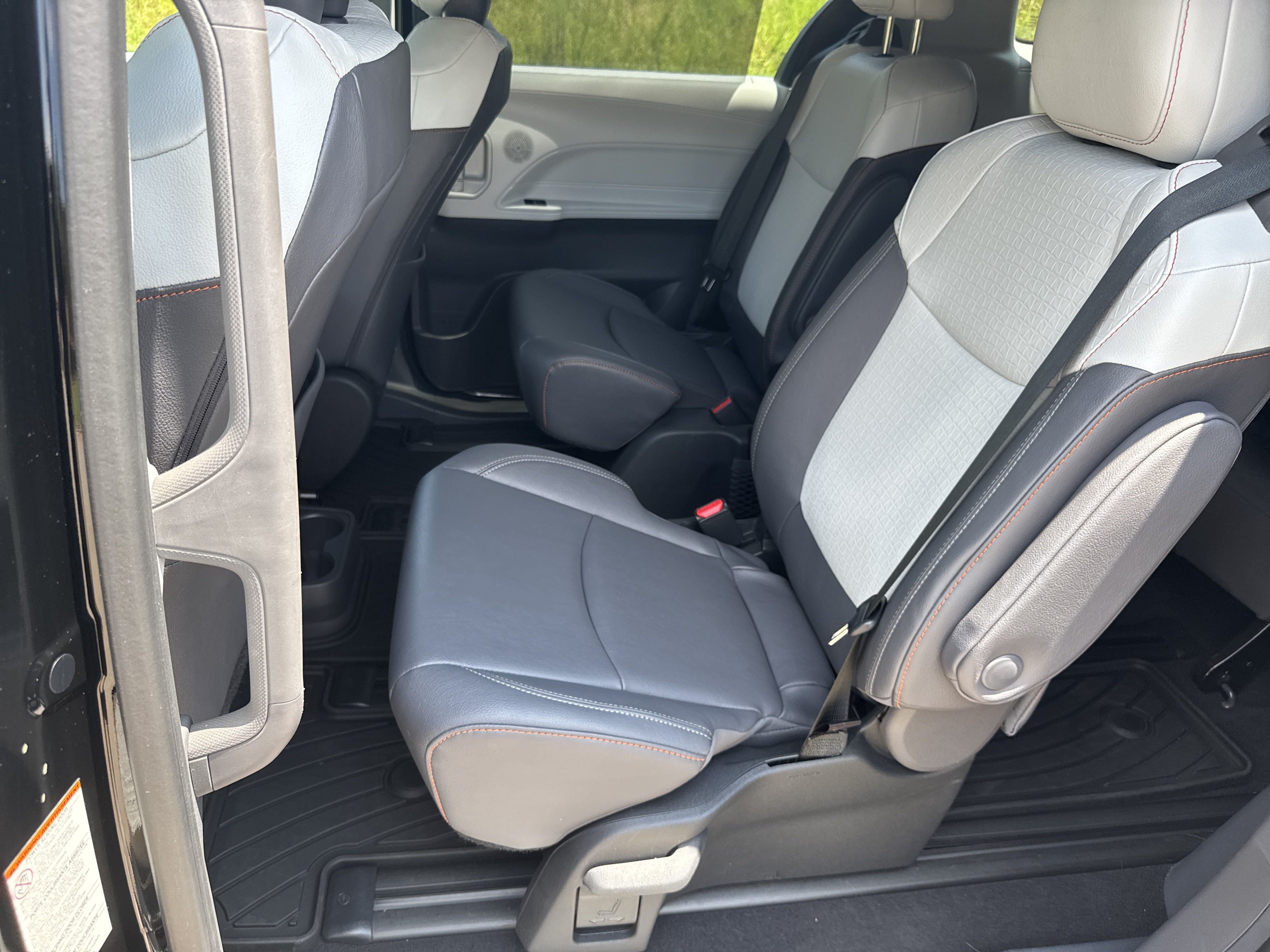 Used 2024 Toyota Sienna XSE w/ XSE Plus Package FWD image 21