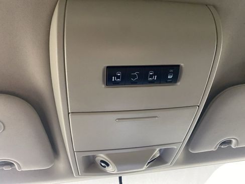 Used 2016 Chrysler Town & Country Touring w/ Driver Convenience Group FWD image 27
