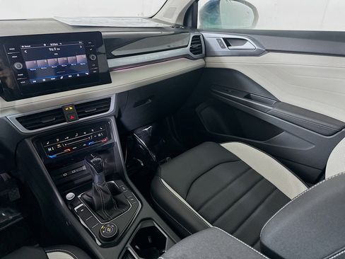 New 2026 Volkswagen Taos SEL image 23