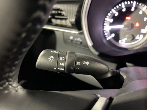 Used 2023 Toyota Highlander L image 36