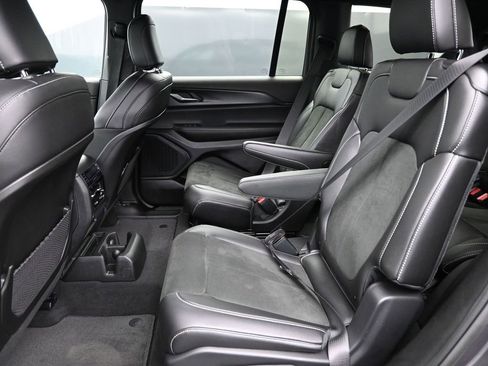 New 2025 Jeep Grand Cherokee L Laredo AWD/4WD image 23