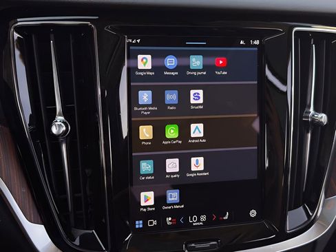 Used 2025 Volvo V60 B5 Cross Country Plus image 14