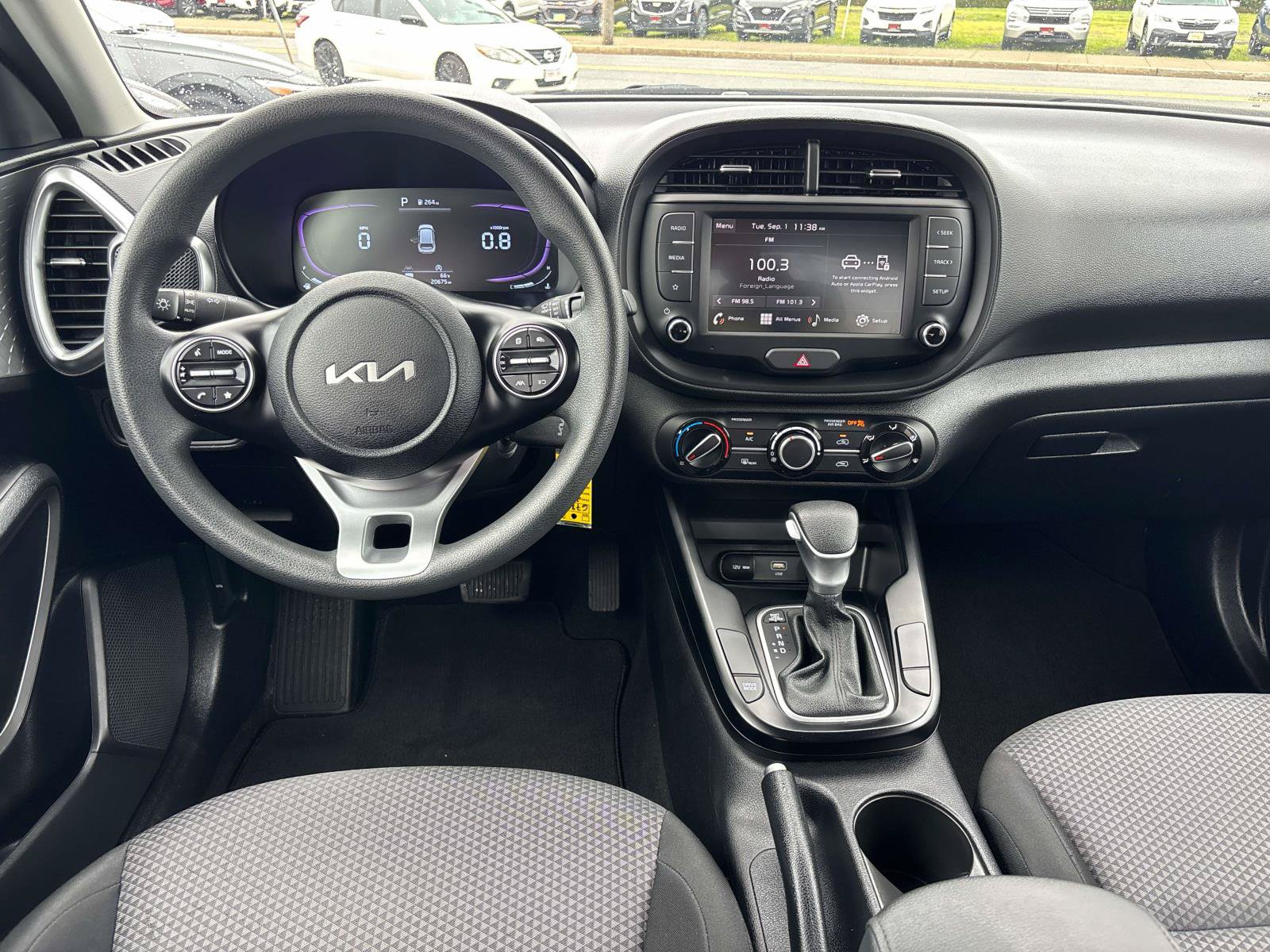 Used 2025 Kia Soul LX w/ LX Technology Package FWD image 11