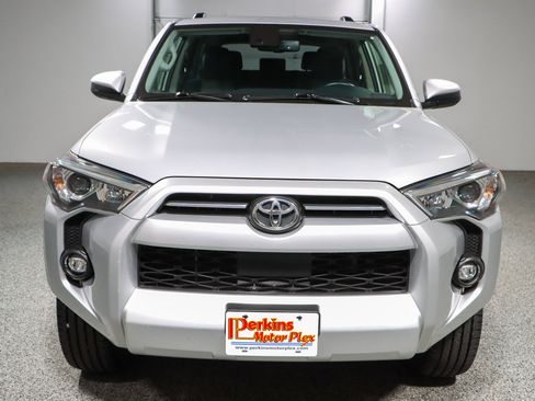 Used 2021 Toyota 4Runner SR5 AWD/4WD image 4
