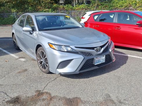 Used 2019 Toyota Camry SE image 3