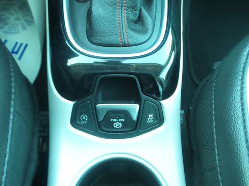 Used 2018 Jeep Compass Limited w/ Navigation Group image 24