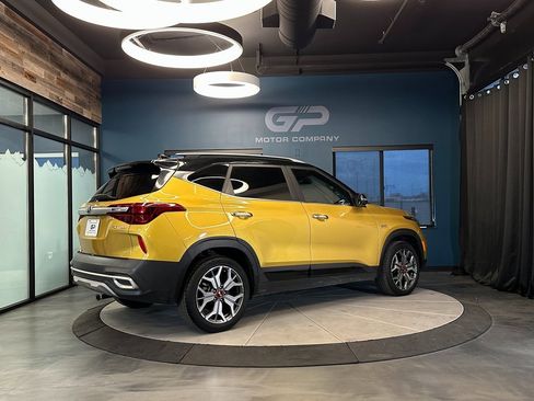 Used 2021 Kia Seltos SX image 3