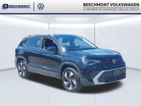 Certified 2025 Volkswagen Taos SE AWD/4WD image 1