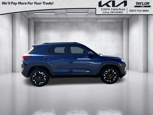 Used 2022 Chevrolet TrailBlazer LT w/ LPO, Blackout Package FWD image 17