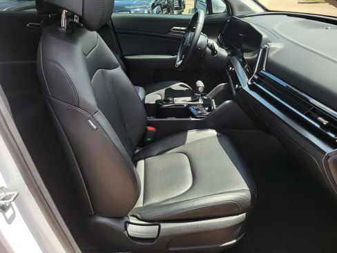 Used 2025 Kia Sportage EX FWD image 8