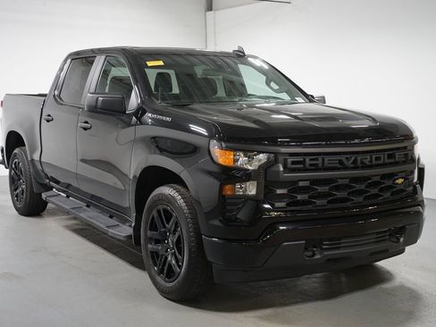 Used 2024 Chevrolet Silverado 1500 Custom image 3