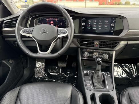 Used 2022 Volkswagen Jetta SEL image 2