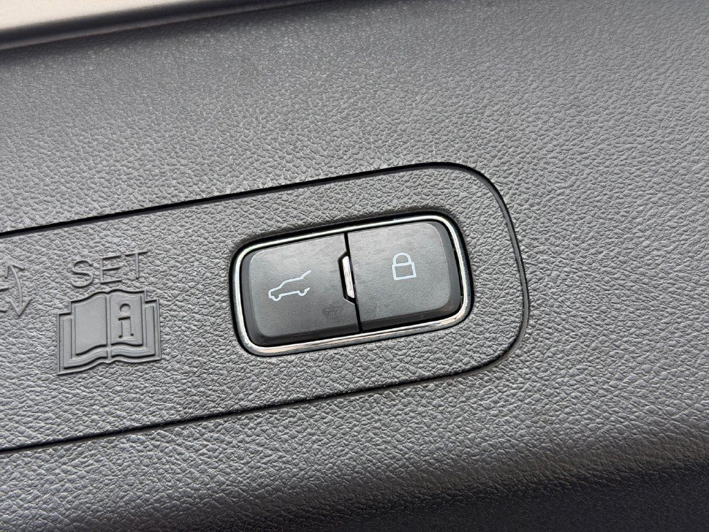 Used 2023 Lincoln Aviator Reserve w/ Equipment Group 201A RWD image 16