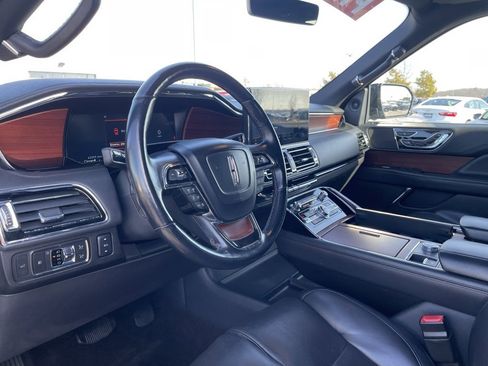 Used 2022 Lincoln Navigator Reserve image 10