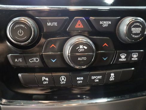 Used 2019 Jeep Grand Cherokee Limited image 25