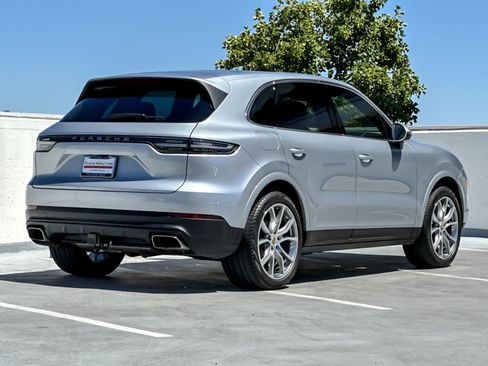 Certified 2023 Porsche Cayenne AWD/4WD image 8