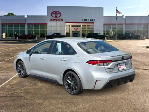 Used 2025 Toyota Corolla SE FWD image 3
