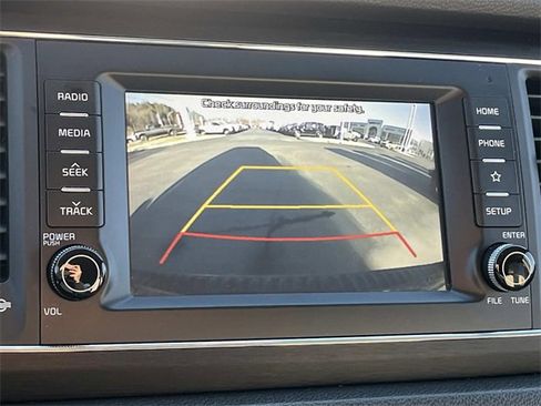 Used 2019 Kia Sedona LX image 32