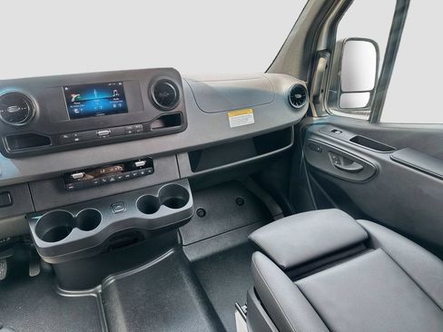 Used 2024 Mercedes-Benz Sprinter 3500 image 22