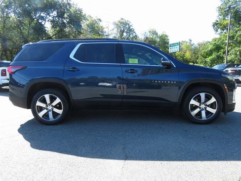 Used 2022 Chevrolet Traverse LT w/ LT Premium Package image 5
