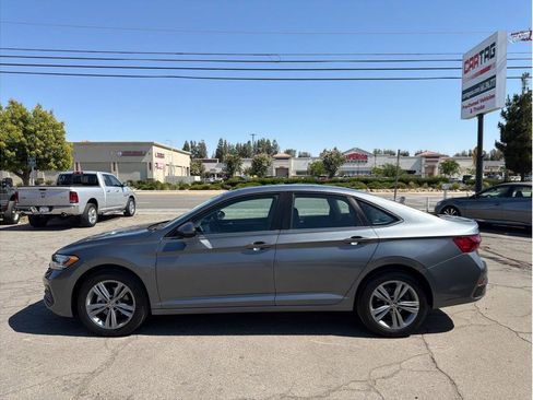 Used 2024 Volkswagen Jetta SE FWD image 18