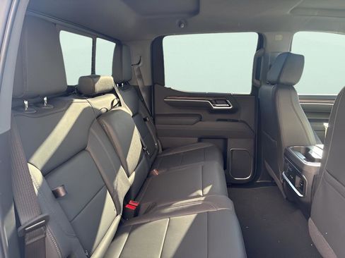 New 2026 GMC Sierra 1500 SLT image 9