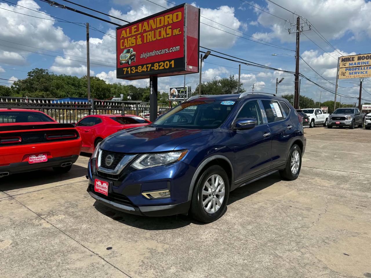 Used 2018 Nissan Rogue SV FWD image 1