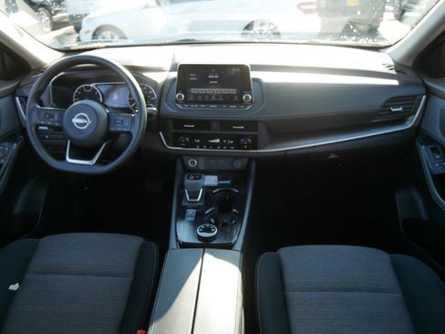 Used 2023 Nissan Rogue SV image 10