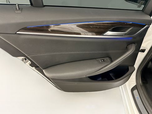 Used 2019 BMW 530e xDrive w/ Premium Package image 28