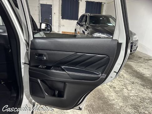 Used 2019 Mitsubishi Outlander SEL AWD/4WD image 21