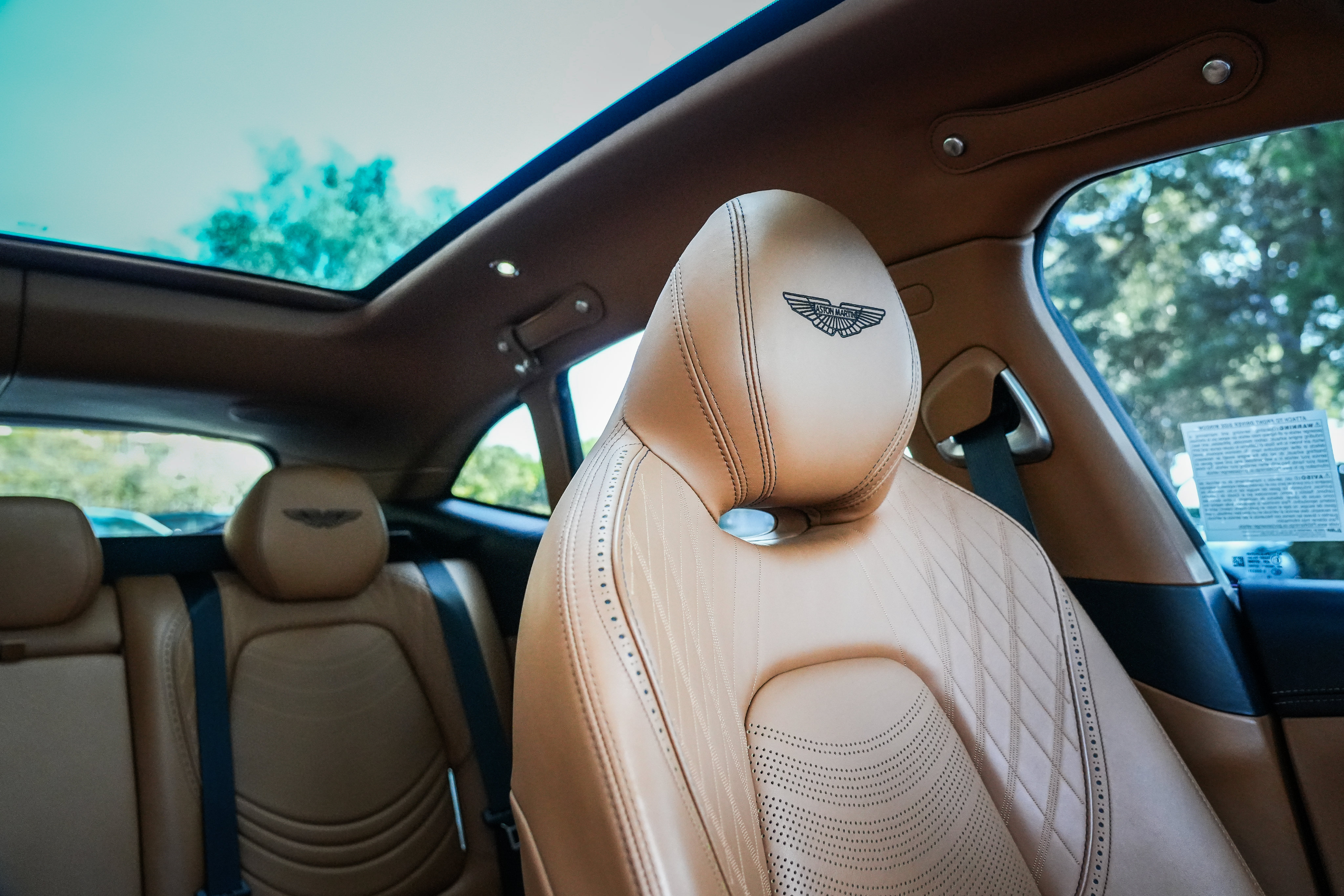Used 2023 Aston Martin DBX AWD/4WD image 17