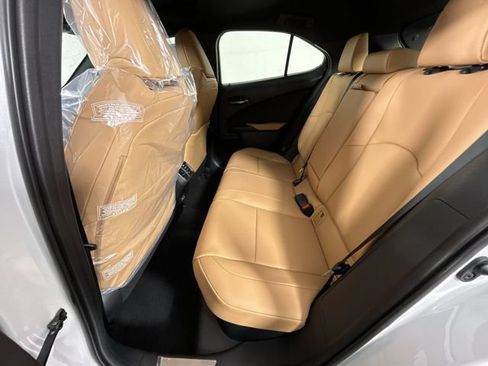 Used 2024 Lexus UX 250h AWD w/ Premium Package image 18