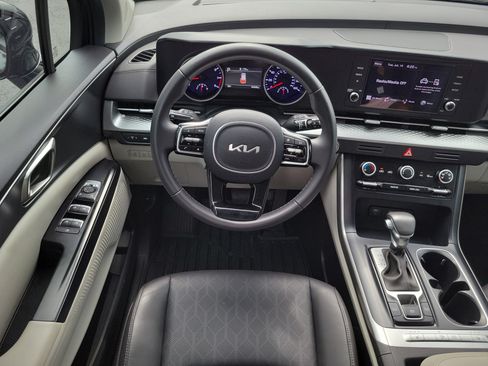 Used 2024 Kia Carnival LX FWD image 20