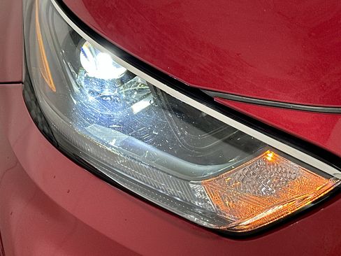 Used 2023 Toyota Highlander XLE image 9