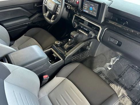 Used 2025 Toyota Tacoma TRD Sport AWD/4WD image 19