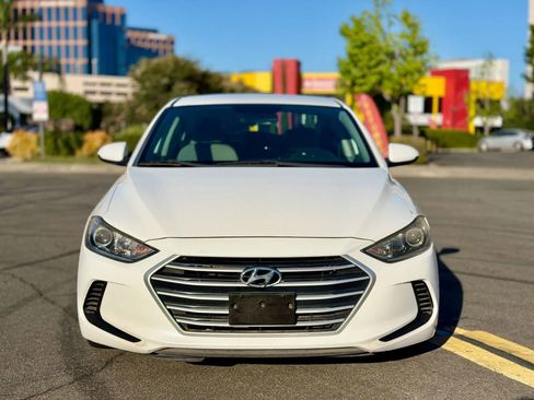 Used 2017 Hyundai Elantra SE image 2