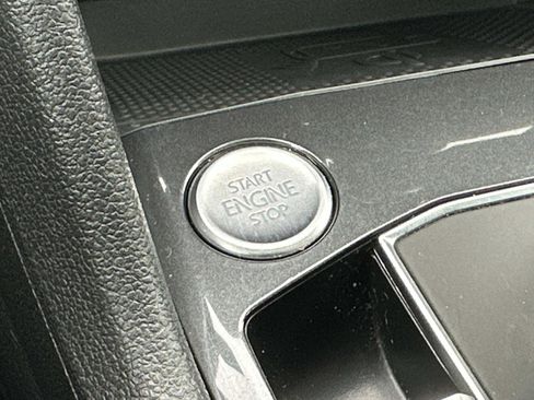 Used 2020 Volkswagen Tiguan SEL image 28