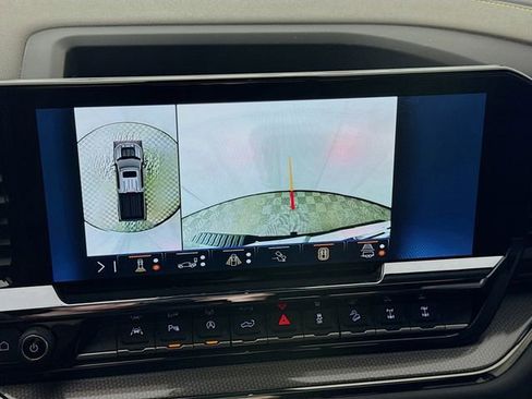 Used 2024 Chevrolet Silverado 1500 ZR2 w/ Technology Package image 13