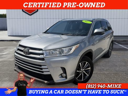 Used 2017 Toyota Highlander XLE AWD/4WD image 1