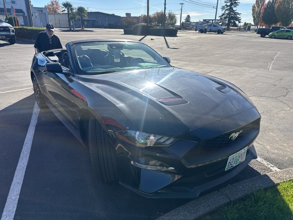 Used 2021 Ford Mustang Premium RWD image 3
