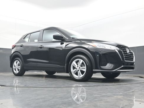 Certified 2025 Nissan Kicks Play S image 20