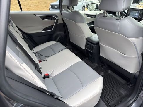 Used 2020 Toyota RAV4 XLE Premium image 21
