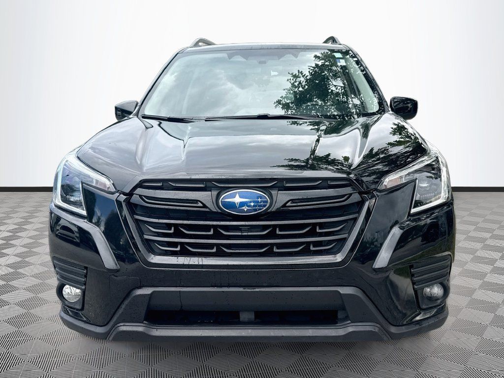 Used 2023 Subaru Forester Premium AWD/4WD image 2