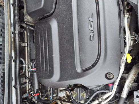 Used 2024 Chrysler Pacifica Touring-L FWD image 33