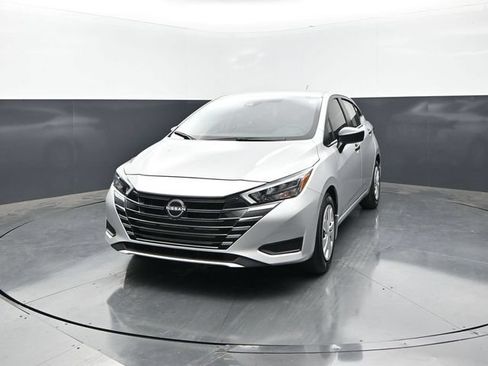 Used 2025 Nissan Versa S w/ Electronics Package FWD image 4