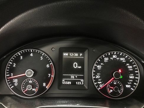 Used 2014 Volkswagen Eos Executive FWD image 26